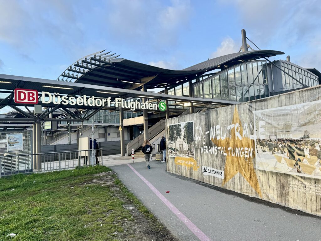 Düsseldorf Flughafen Bahnhof駅(3)