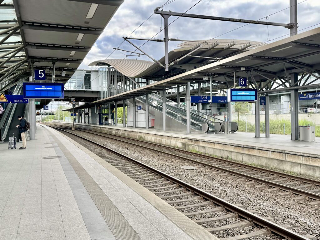 Düsseldorf Flughafen Bahnhof駅(2)