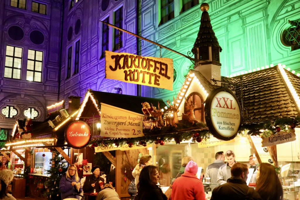 Weihnachtsdorf im Kaiserhof der Residenzのイメージ1