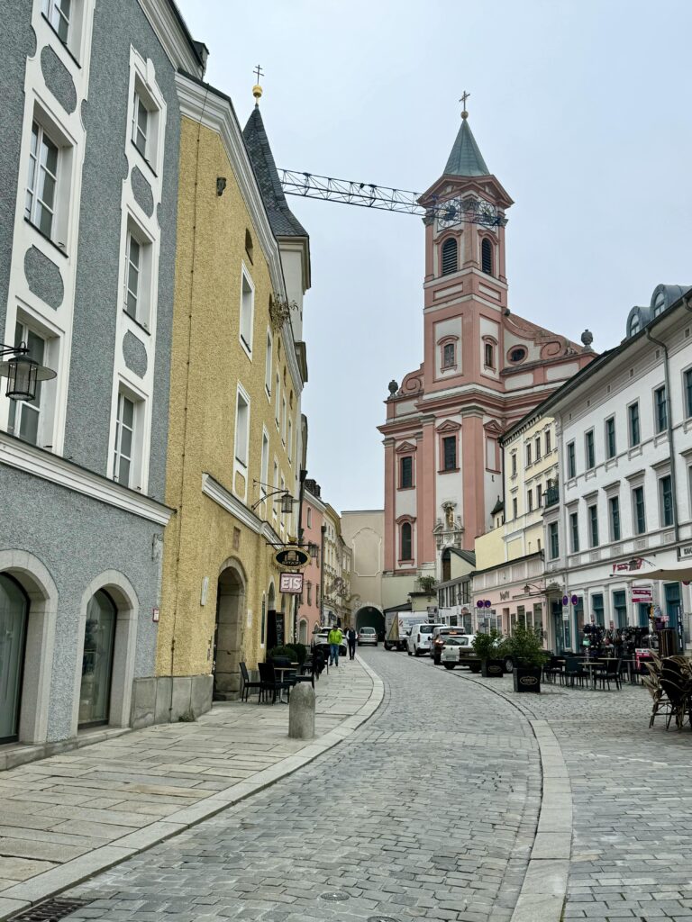 Stadtpfarrkirche St. Paul（外観）