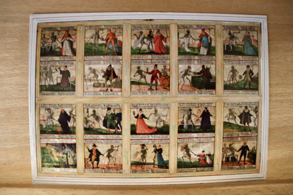 今回は博物館に入館しなかったため、参考までに絵葉書にプリントされた「死の舞踏(Totentanz)」