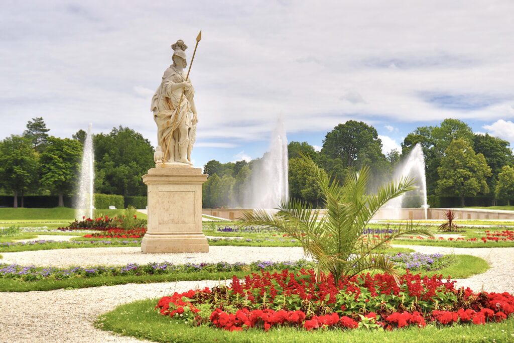 シュライスハイム宮殿群の庭園(夏)