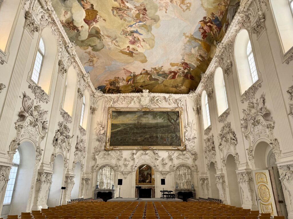 Großer Saal - Weißer Saal (大広間 - 白の間)